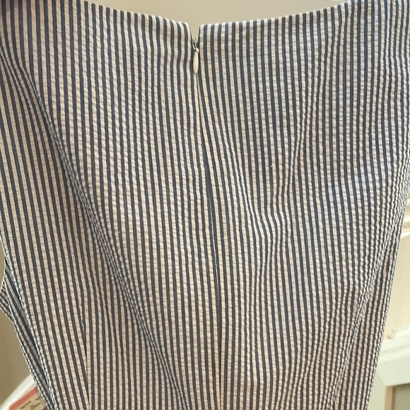 Anne Klein, Blue & White pin stripe size 10 - Picture 7 of 8